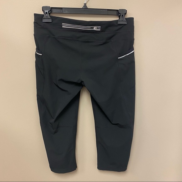 Athleta black stretchy running cropped capris - Picture 4 of 7
